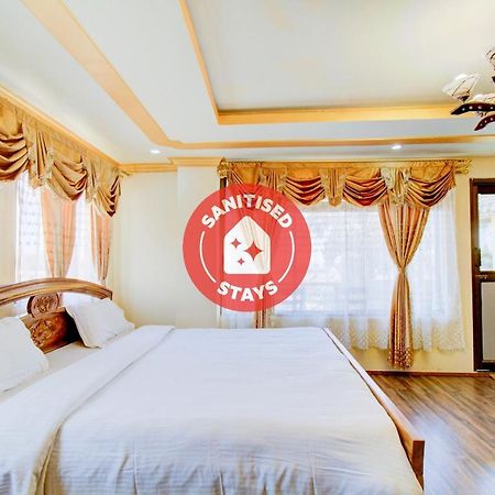 Capital O 79144 Coniferous Resort 체라푼지 외부 사진