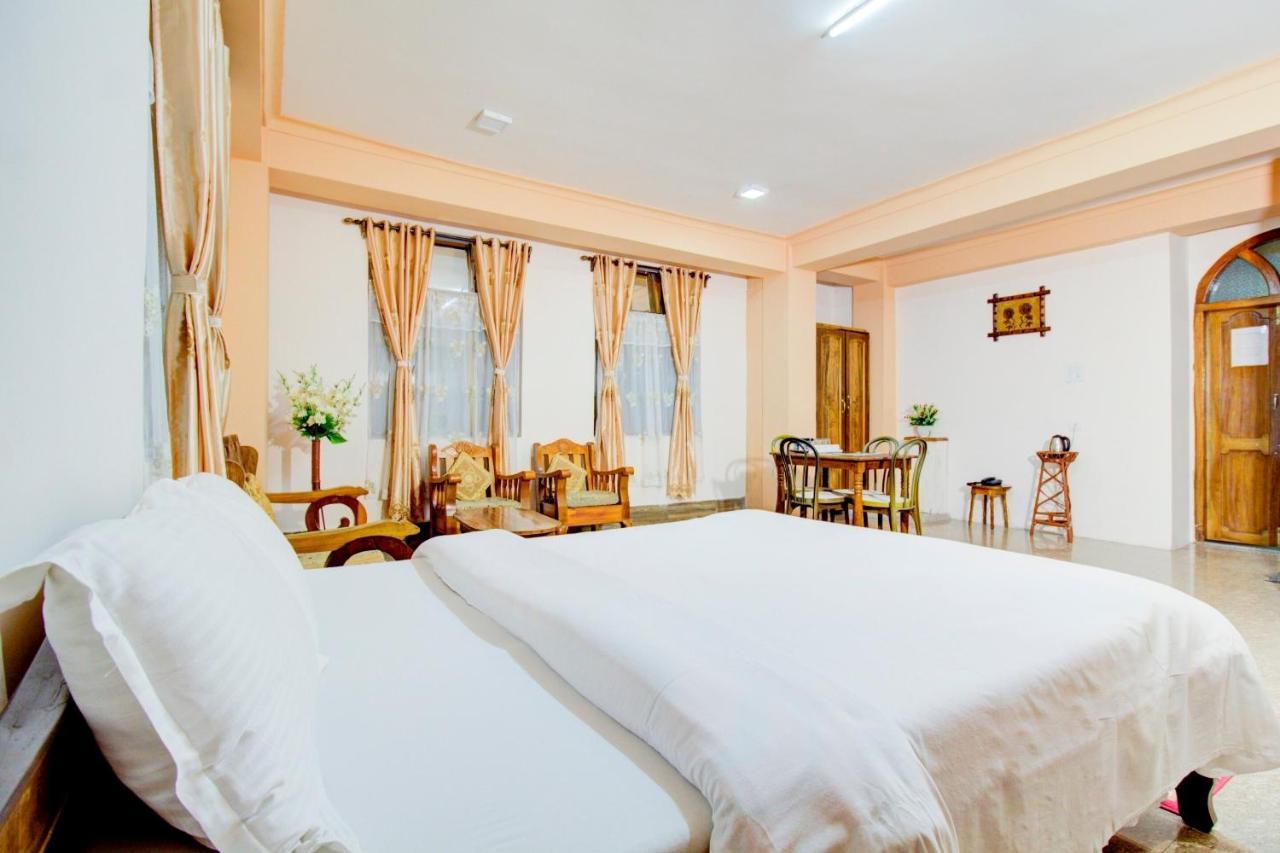 Capital O 79144 Coniferous Resort 체라푼지 외부 사진