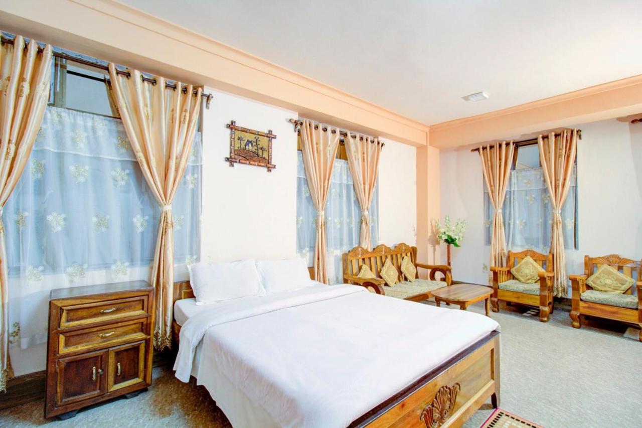 Capital O 79144 Coniferous Resort 체라푼지 외부 사진
