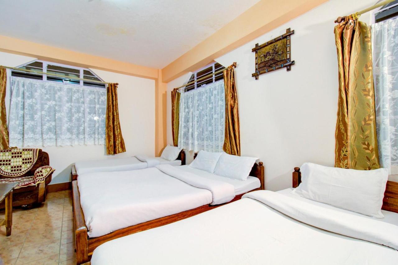 Capital O 79144 Coniferous Resort 체라푼지 외부 사진