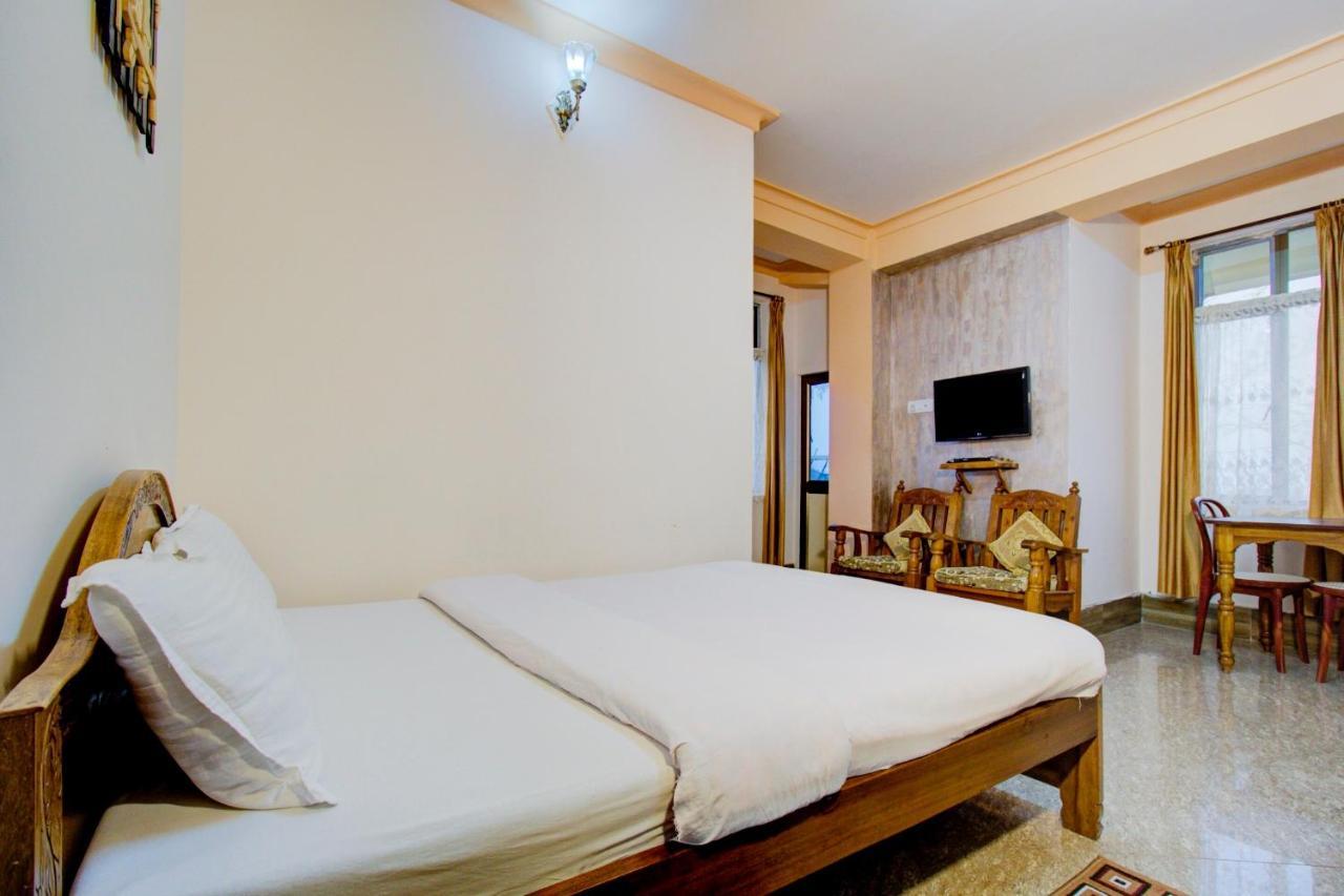 Capital O 79144 Coniferous Resort 체라푼지 외부 사진