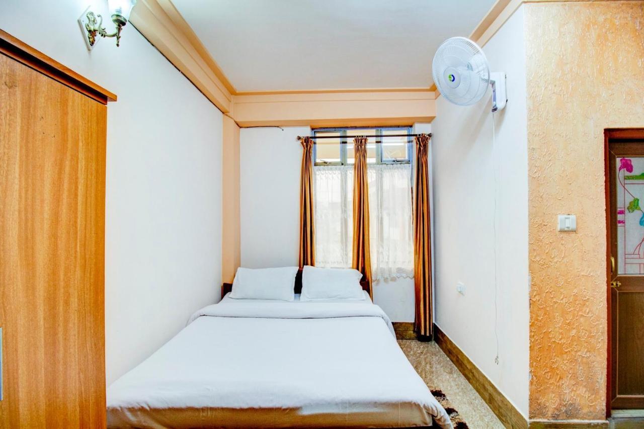 Capital O 79144 Coniferous Resort 체라푼지 외부 사진