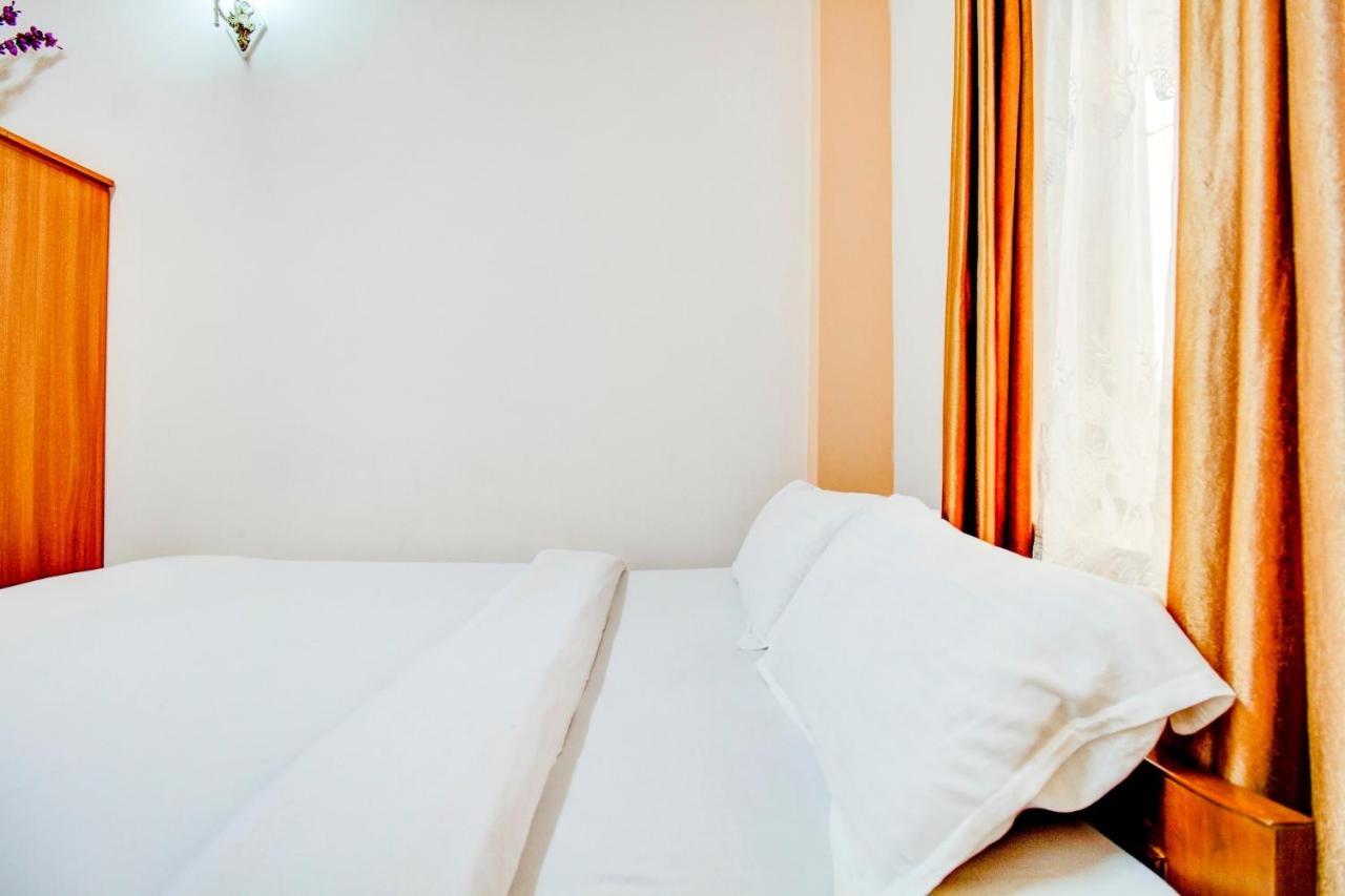 Capital O 79144 Coniferous Resort 체라푼지 외부 사진
