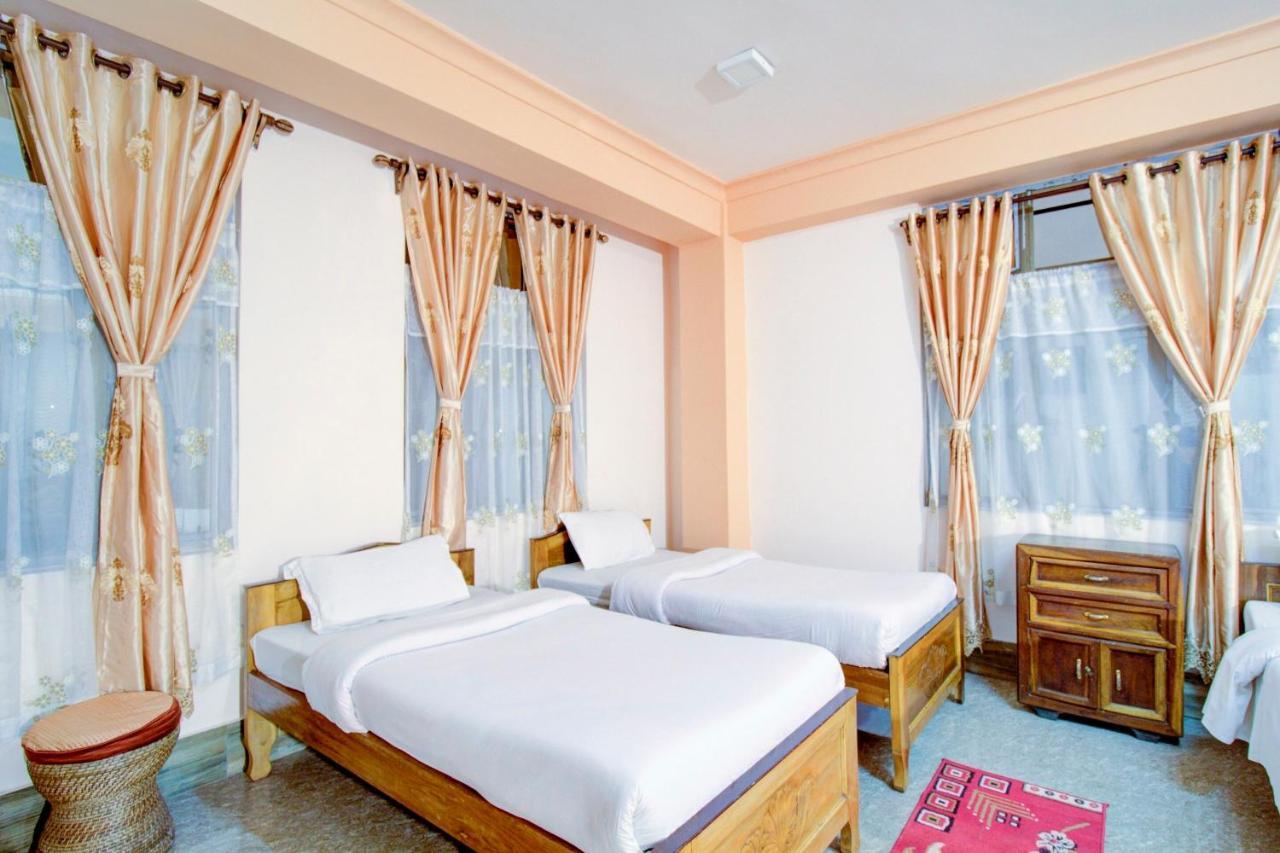 Capital O 79144 Coniferous Resort 체라푼지 외부 사진