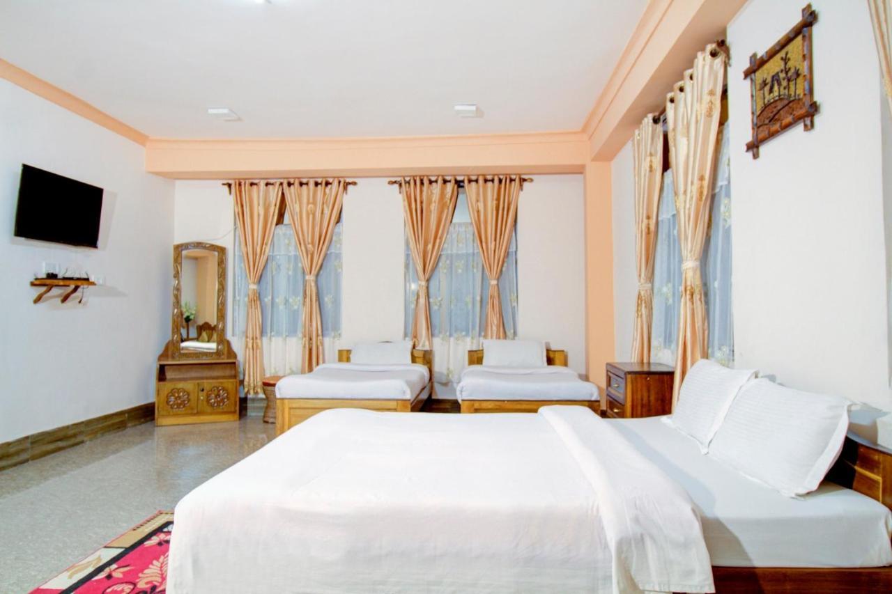 Capital O 79144 Coniferous Resort 체라푼지 외부 사진
