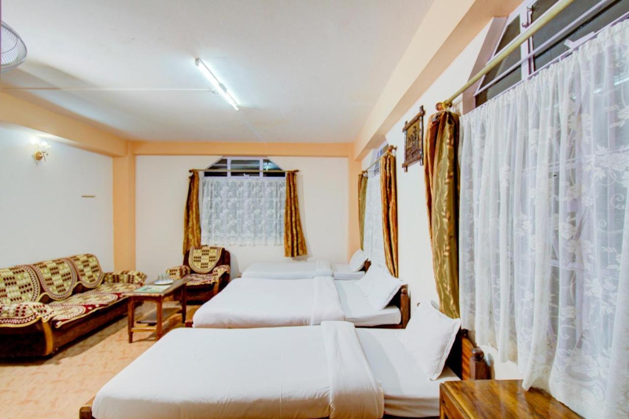 Capital O 79144 Coniferous Resort 체라푼지 외부 사진
