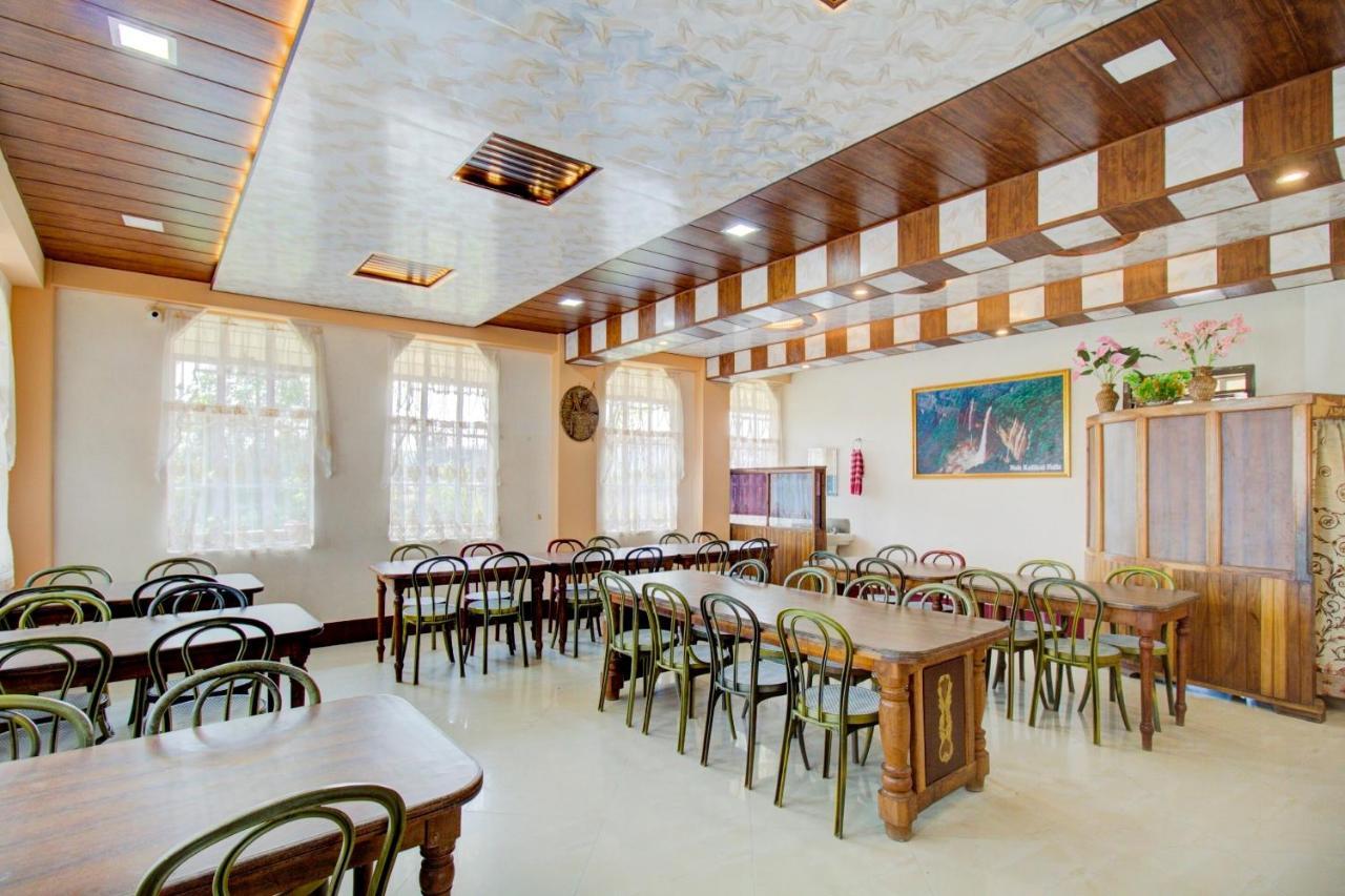 Capital O 79144 Coniferous Resort 체라푼지 외부 사진