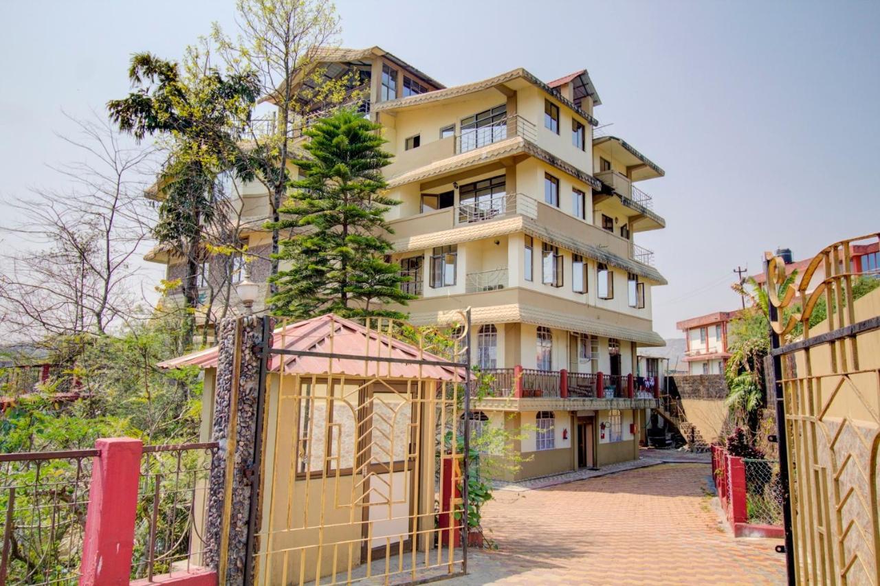 Capital O 79144 Coniferous Resort 체라푼지 외부 사진