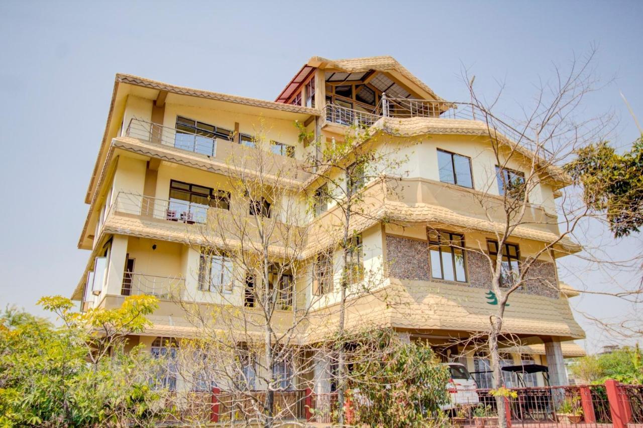 Capital O 79144 Coniferous Resort 체라푼지 외부 사진