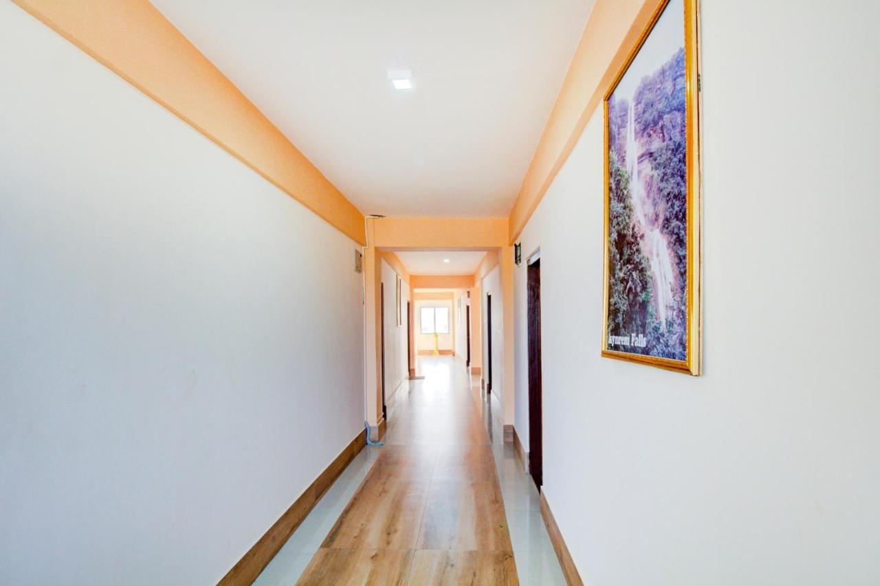 Capital O 79144 Coniferous Resort 체라푼지 외부 사진