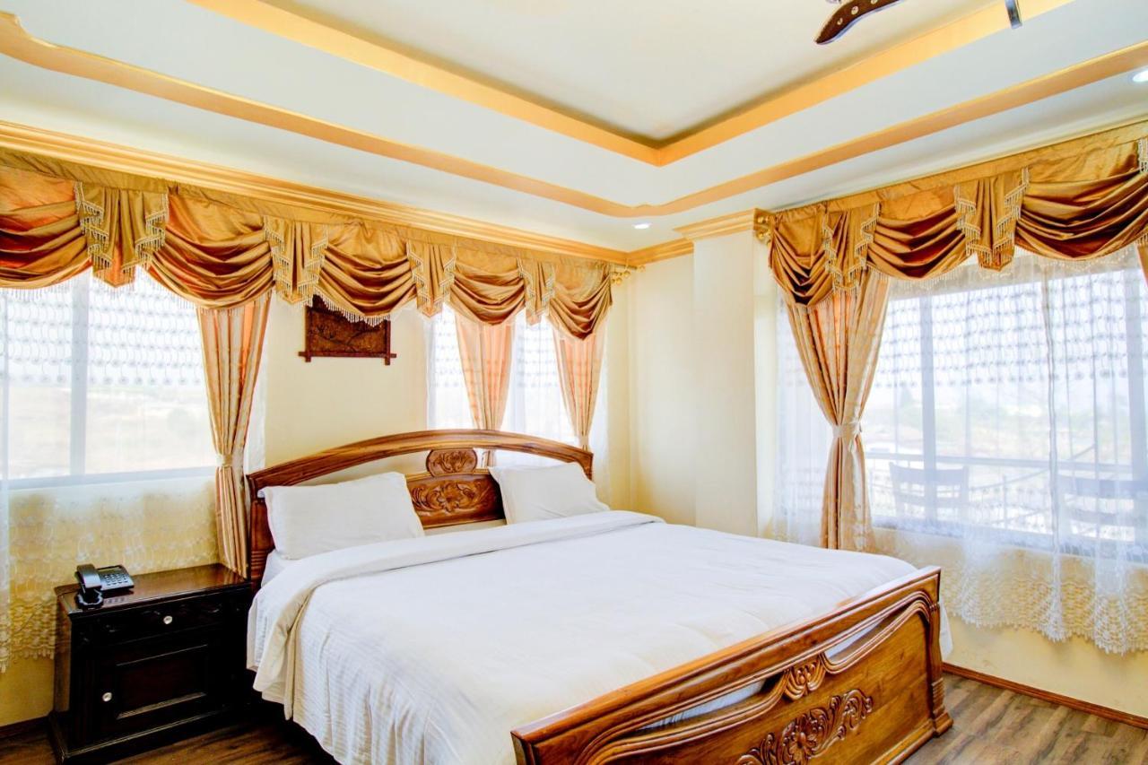Capital O 79144 Coniferous Resort 체라푼지 외부 사진