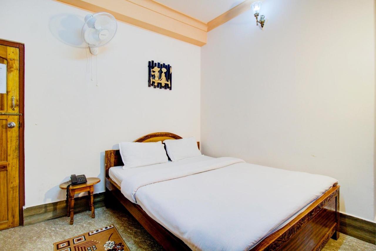 Capital O 79144 Coniferous Resort 체라푼지 외부 사진