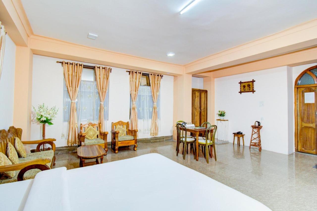 Capital O 79144 Coniferous Resort 체라푼지 외부 사진